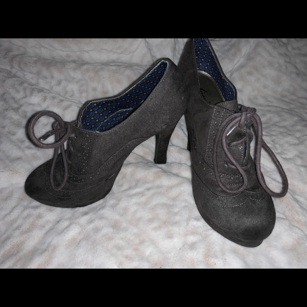 Grey pinup style heels